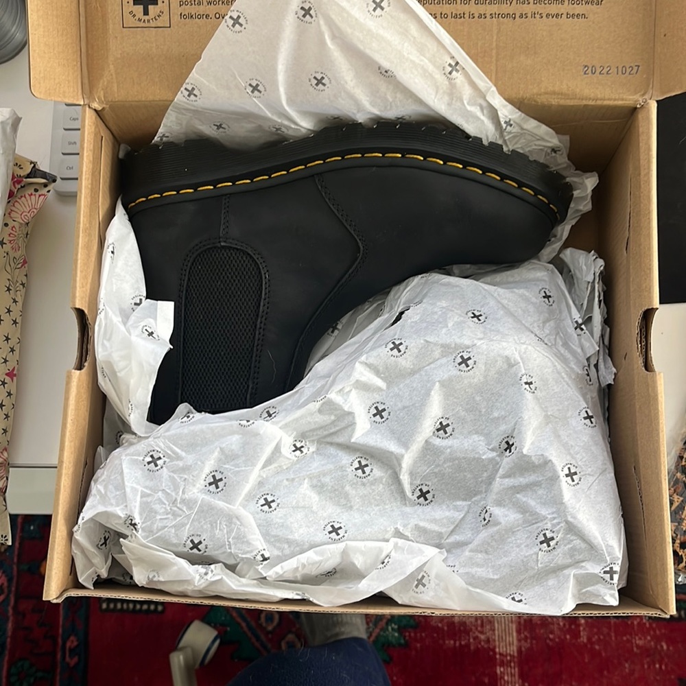 Dr. Martens 2976 Women’s Chelsea Boot in Black Waxed Full Grain Leather